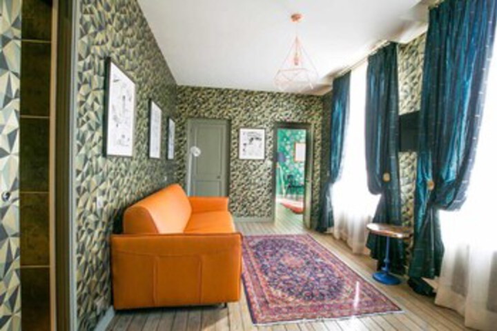 Room 21 of 34