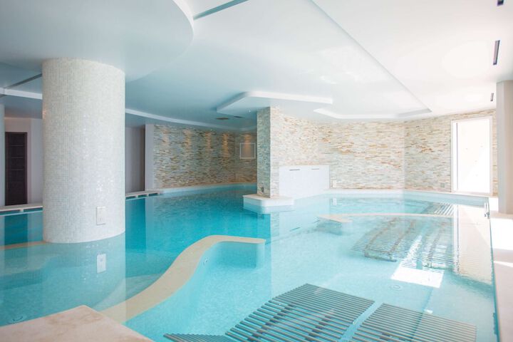 Hotel with Pool