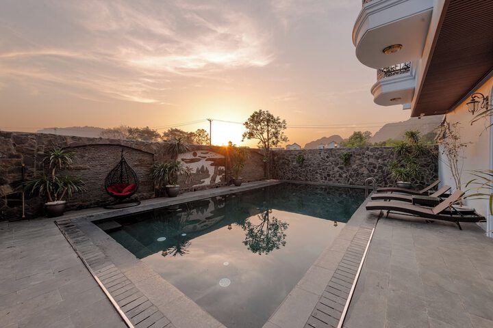 Pool 15 of 24