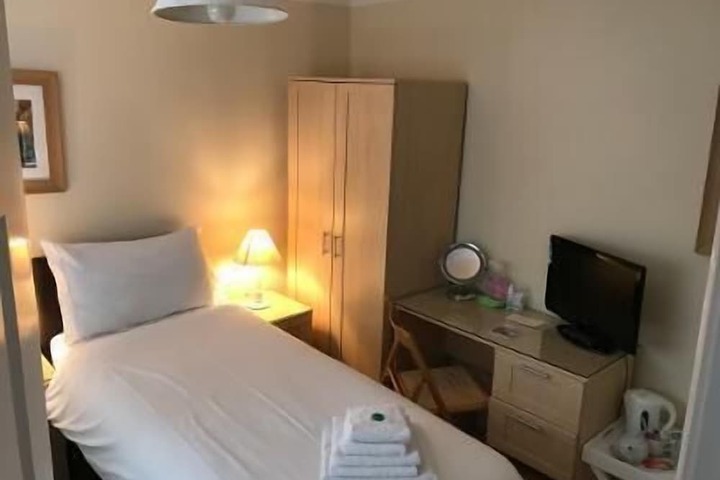 Room 8 of 30