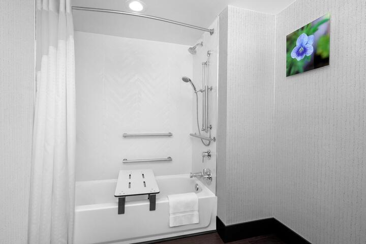 2 Queen Beds Standard Comm Accessible Roll Shower (13 of 15)