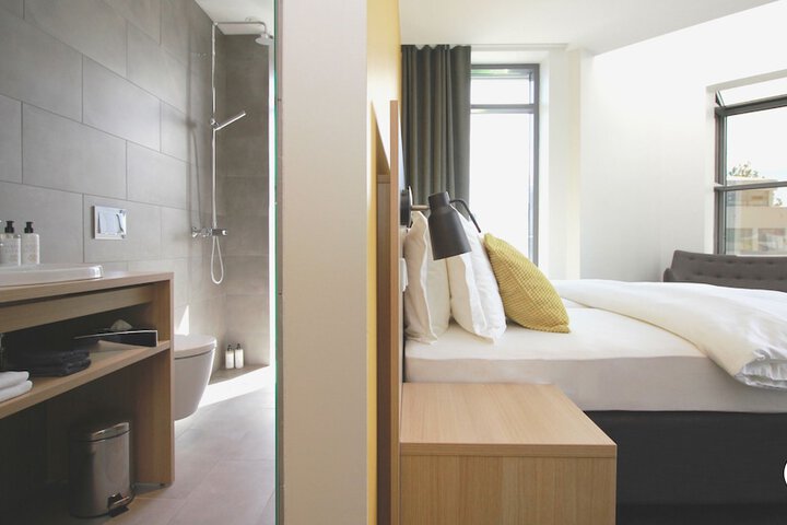 Room 16 of 39