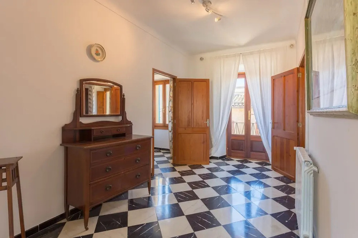 Room 5 of 25