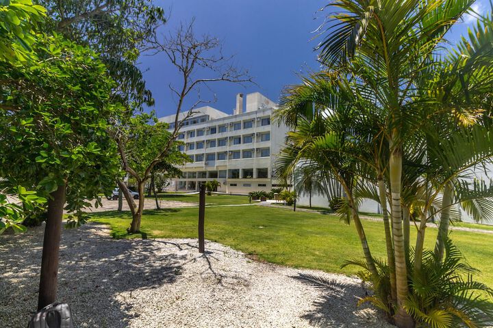 Hotel Exterior 59 of 61