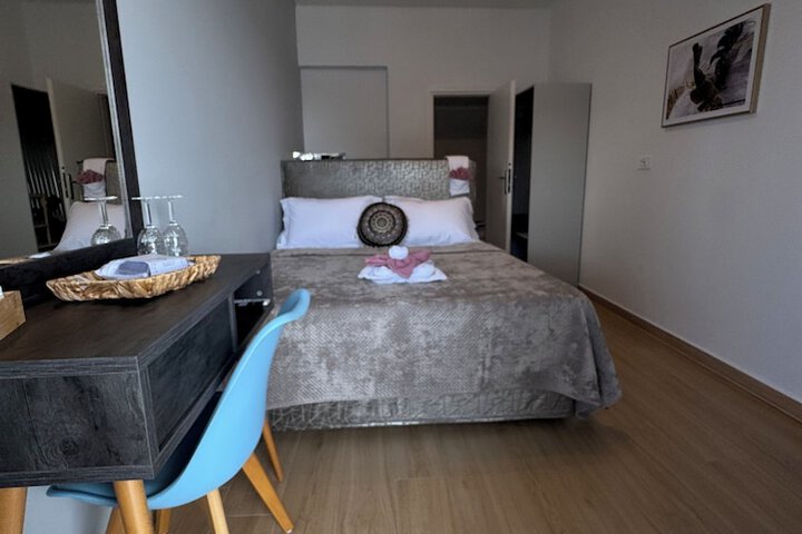 Room 5 of 78