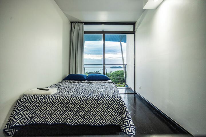 Room 49 of 136