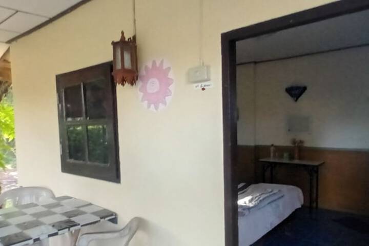 Room 33 of 104