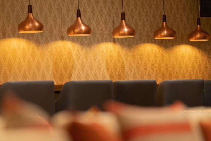 Lounge 92 of 106