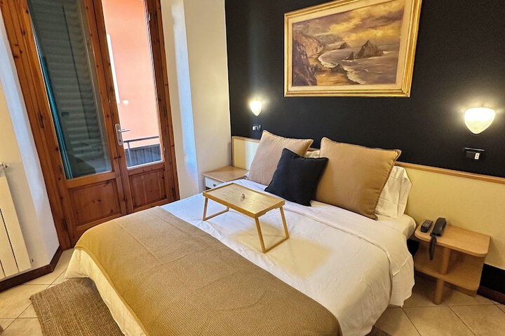 Room 2 of 17