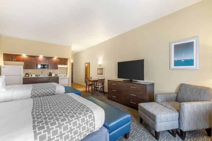 2 Queen Beds (18 of 19)