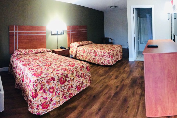Deluxe 2 Queen Beds (5 of 12)