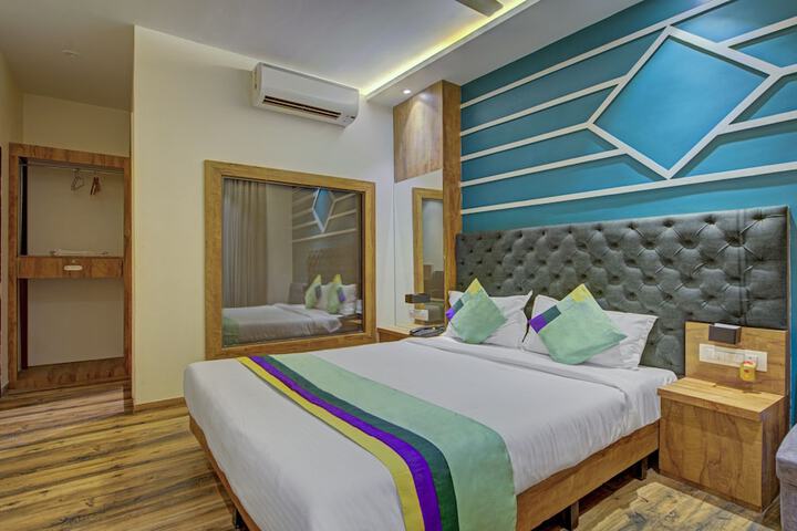 Room 9 of 21