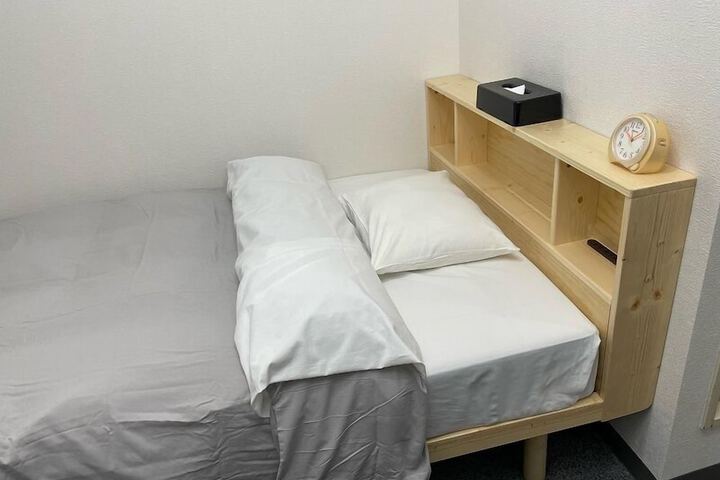 Room 5 of 33
