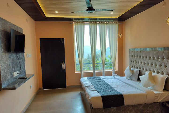 Room 8 of 25