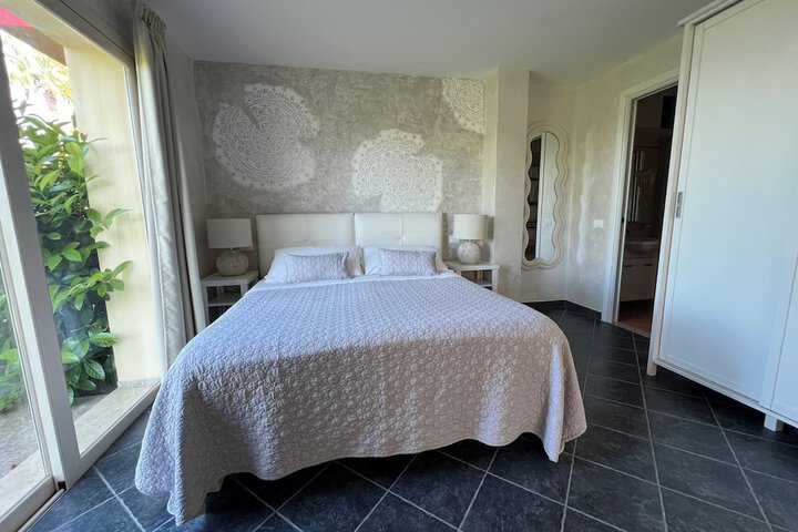 Room 72 of 183