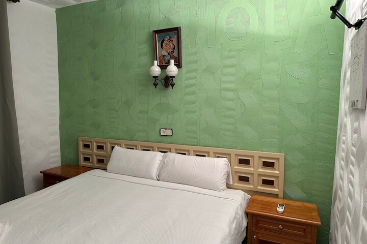 Room 42 of 133