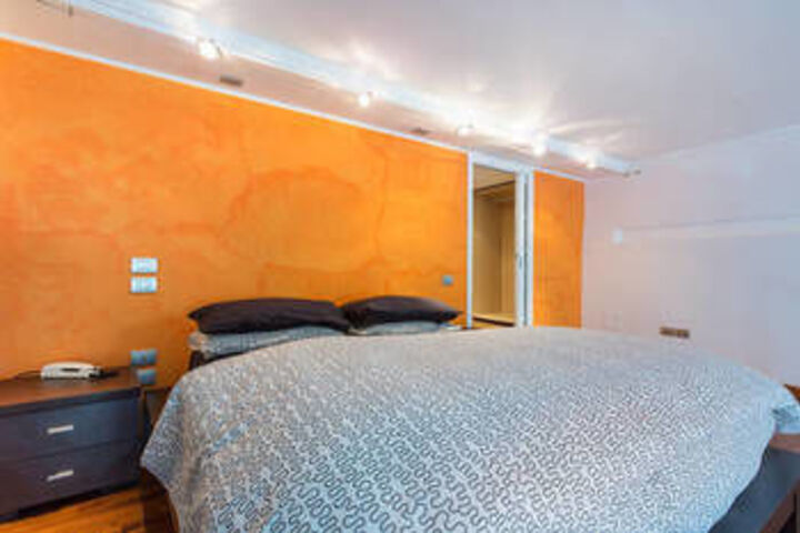 Room 6 of 22