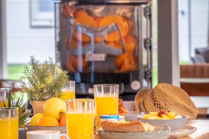 Breakfast/Coffee Service 79 of 127