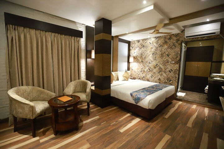 Room 9 of 33