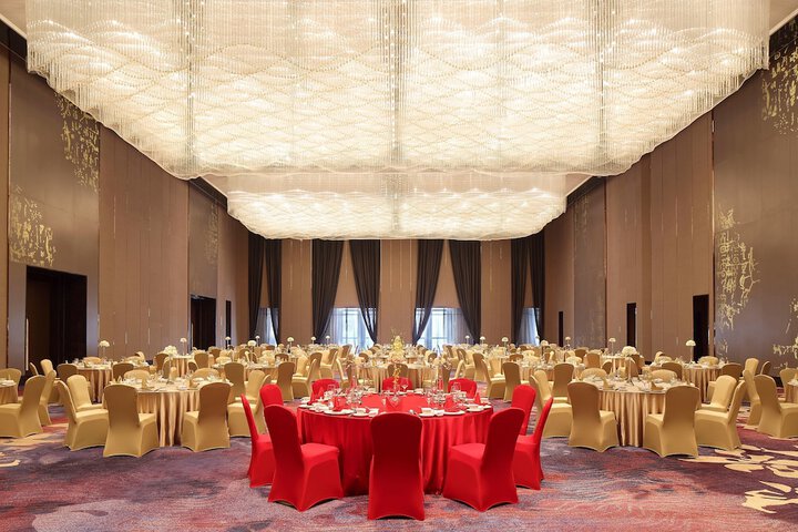 Ballroom/Hall 34 of 38