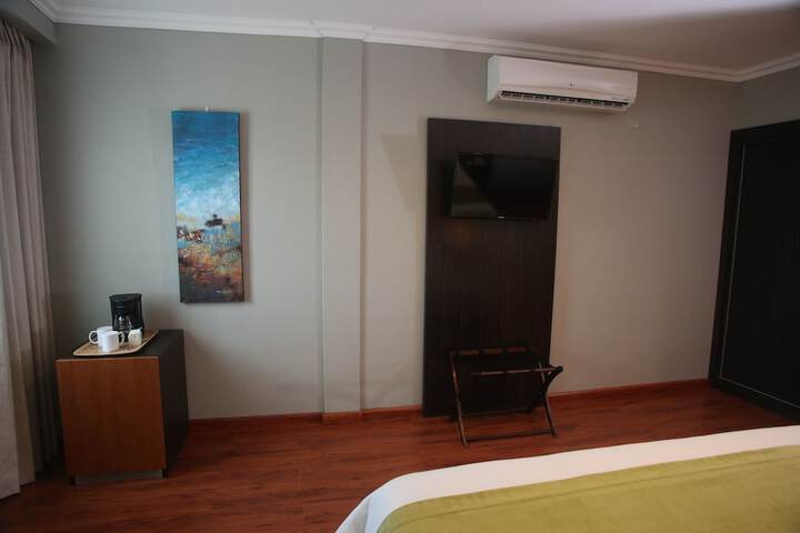 Room 33 of 152