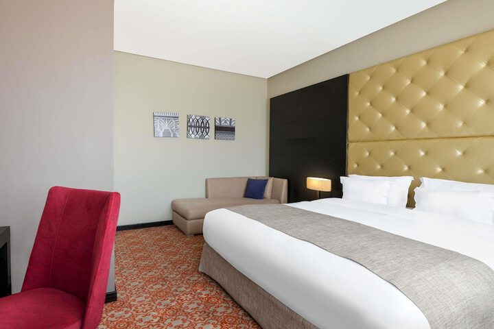 Room 35 of 137