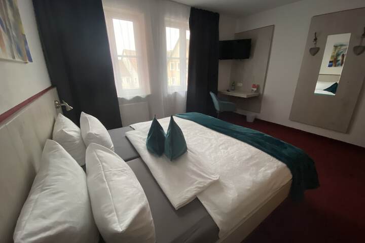 Room 6 of 33