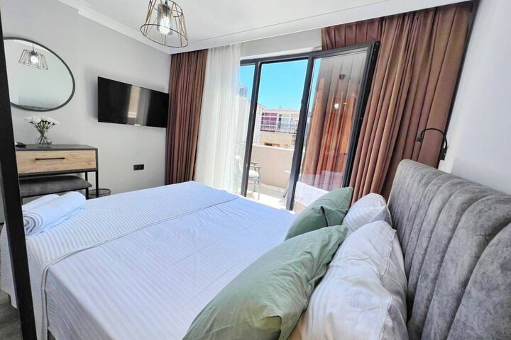 Room 5 of 25