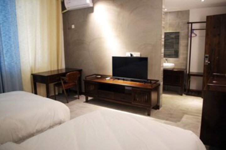 Room 25 of 27