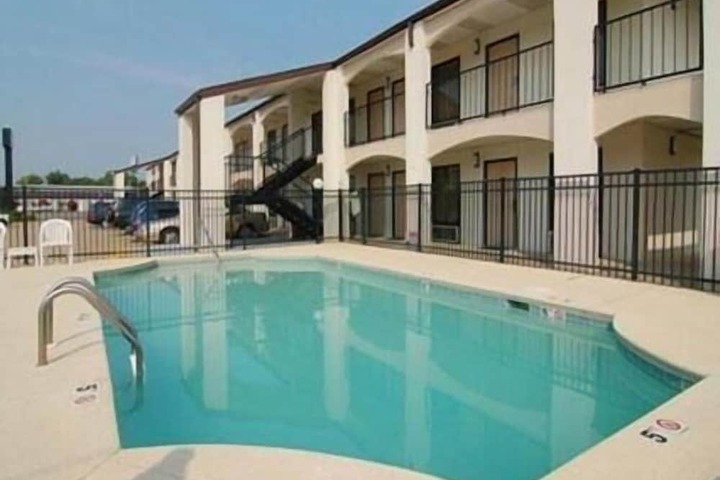 Pool 21 of 28