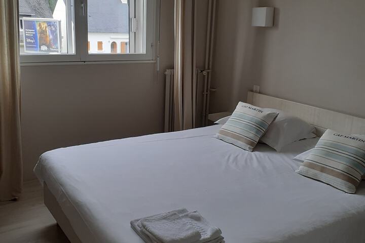 Room 6 of 50