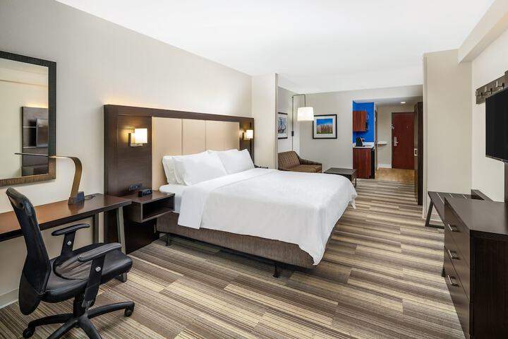 2 Queen Beds (3 of 20)