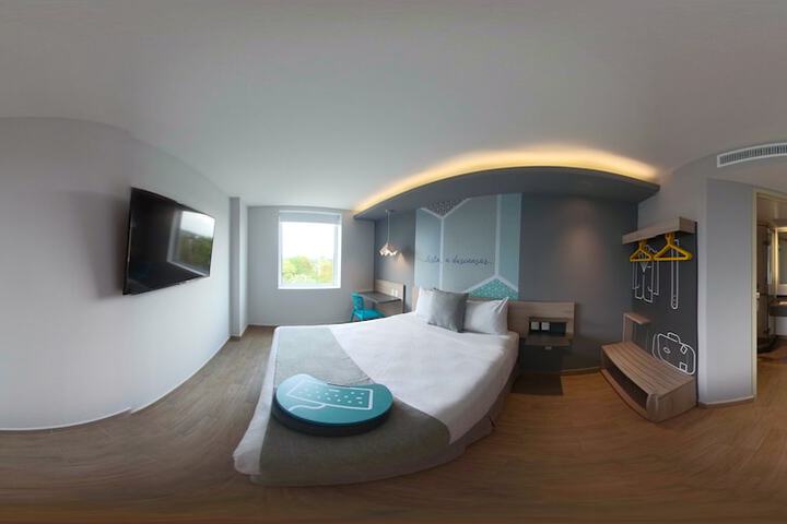 Room 13 of 63