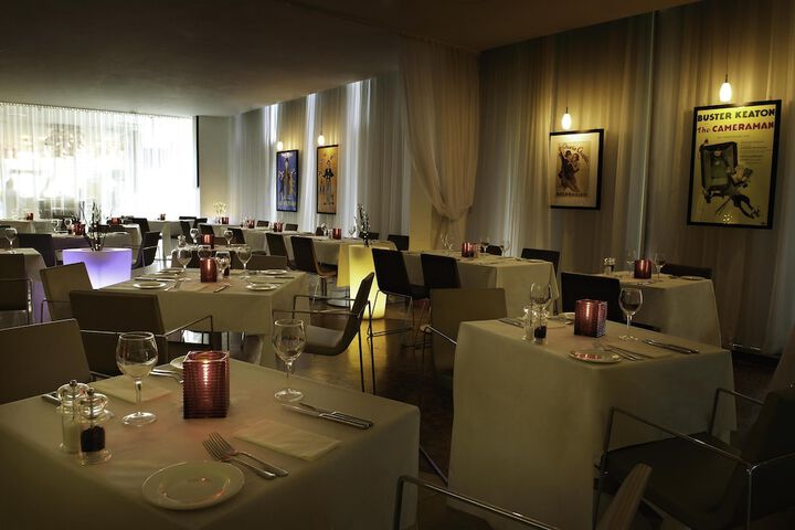 Dining 43 of 86
