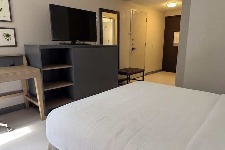 Room 8 of 29