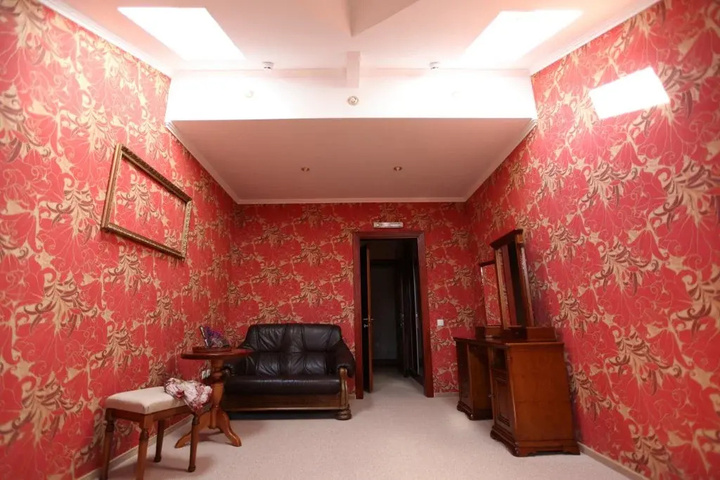 Room 9 of 14
