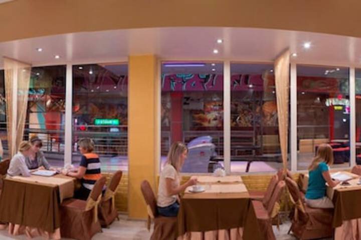 Dining 33 of 43