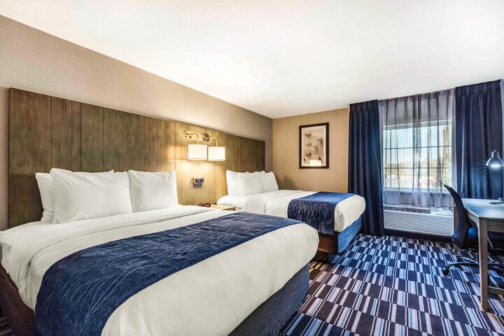 2 Queen Beds (3 of 9)