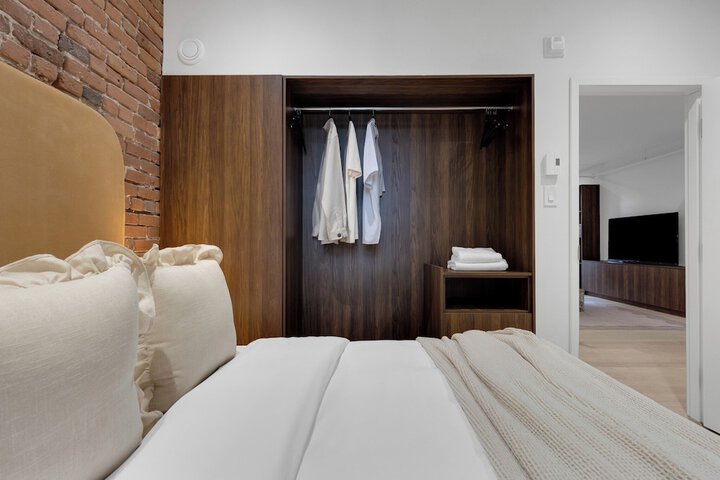 Room 90 of 199