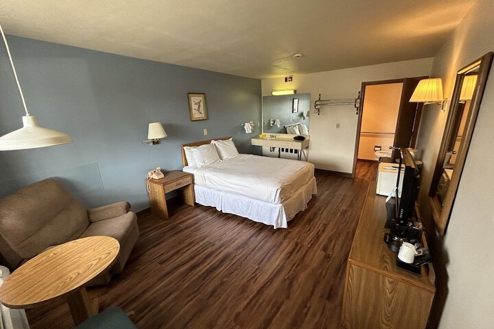 1 Queen Bed Mobility Accessible (3 of 35)