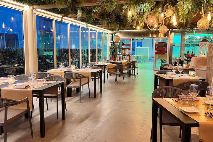 Dining 42 of 78