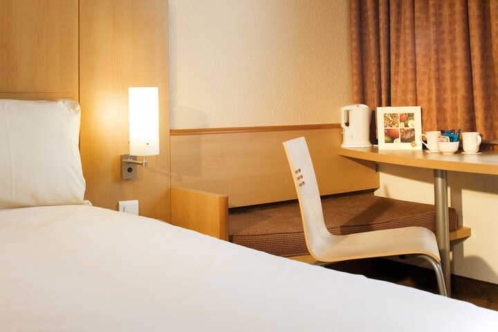 Room 3 of 43