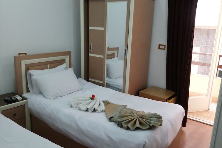Room 5 of 92