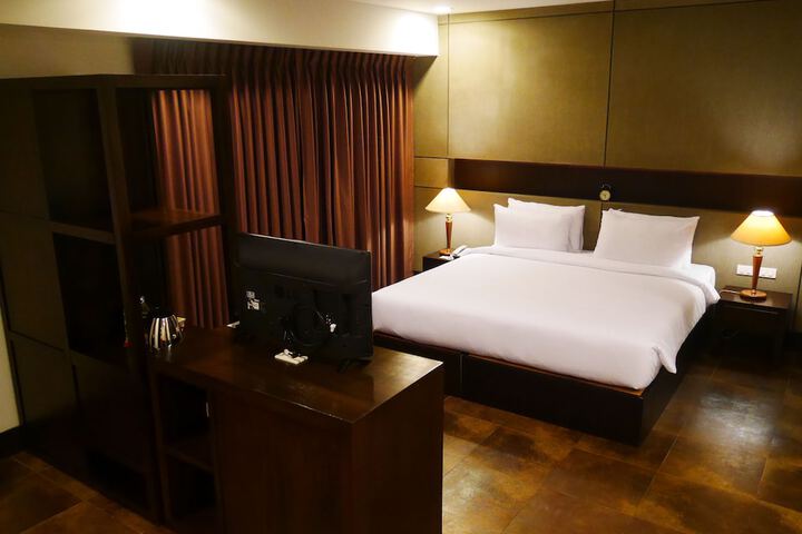 Room 10 of 77
