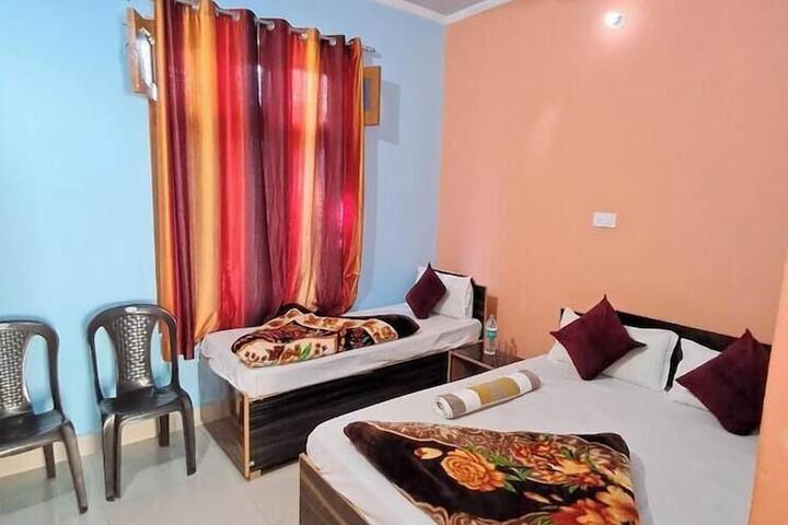Room 2 of 28