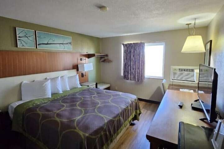 Room 14 of 36