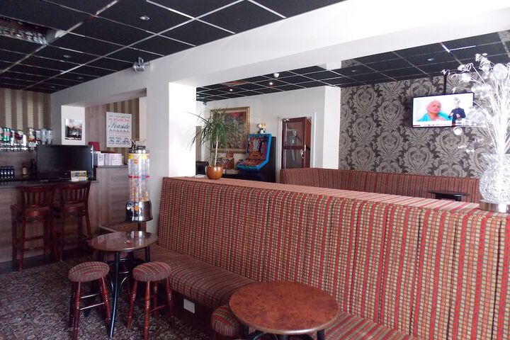 Lounge 35 of 45