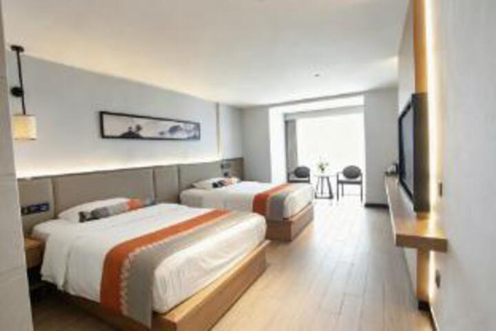 Room 16 of 18