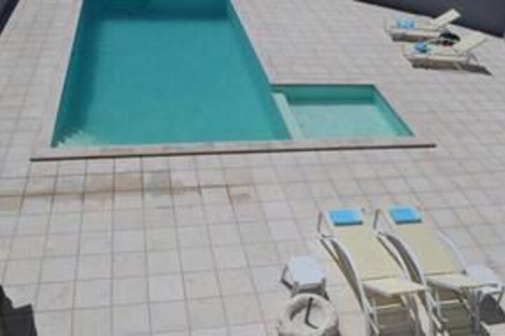Pool 24 of 28