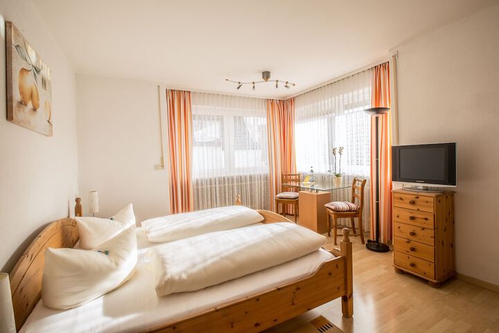 Room 3 of 52